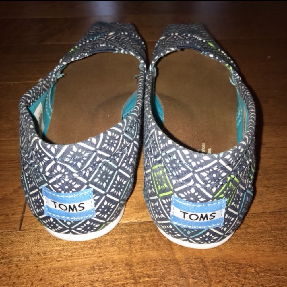 Patterned Toms - Picture 3 of 6